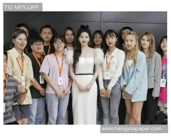 足球明星与素人高清对比图集展现不同风格的魅力与个性